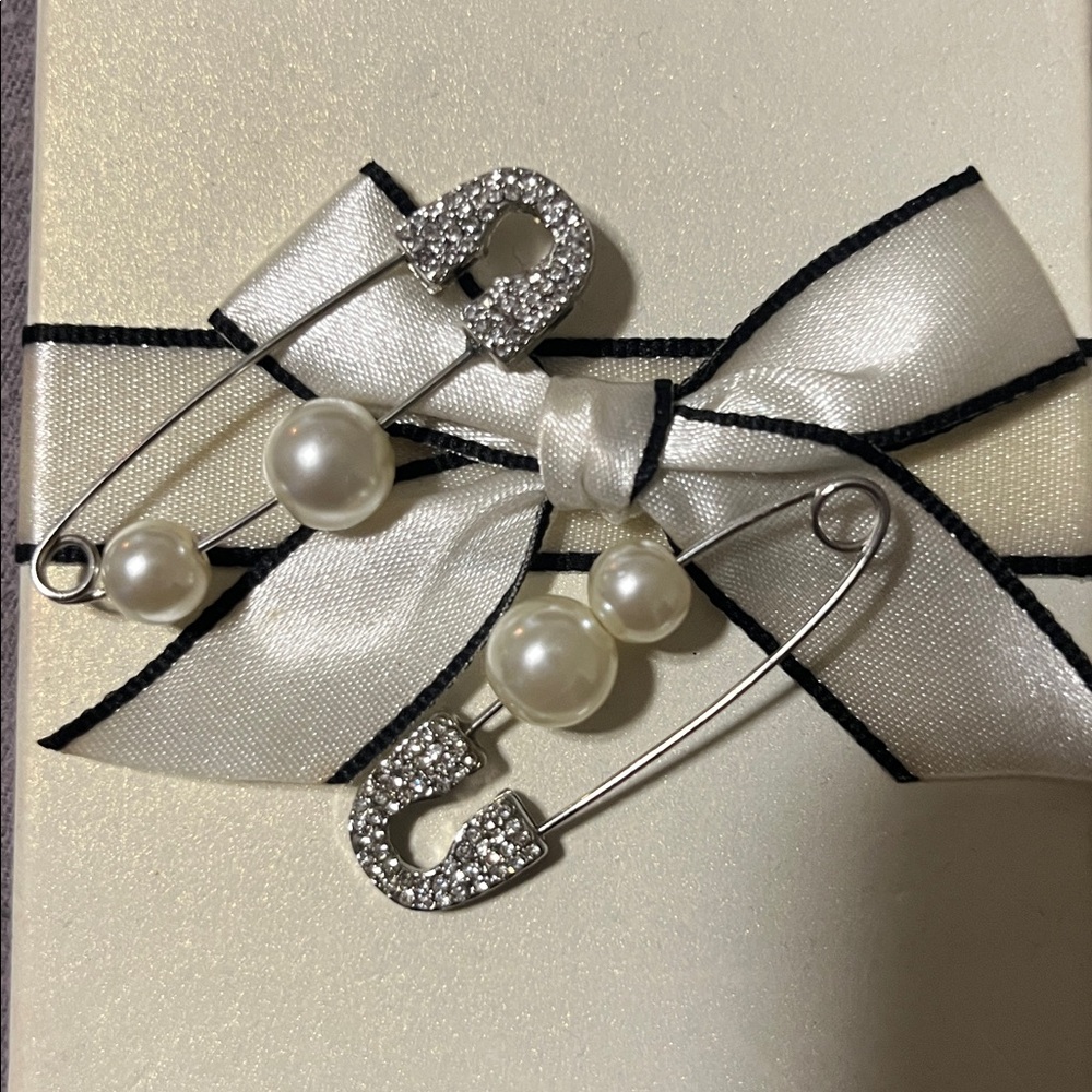 Elegant Pearl and Rhinestone Safety Pin Brooch Set